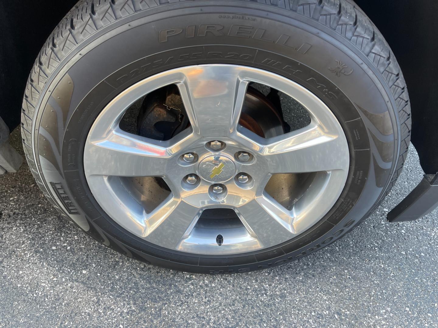 2015 Black /Gray Chevrolet Tahoe LT 4WD (1GNSKBKC4FR) with an 5.3L V8 OHV 16V engine, 6-Speed Automatic transmission, located at 547 E. Main St., Orwell, OH, 44076, (440) 437-5893, 41.535435, -80.847855 - Photo#11